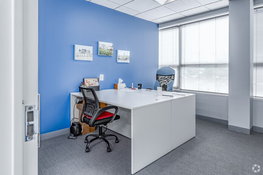 More Photos Of 387-409 E Gude Dr, Rockville Showroom For Lease