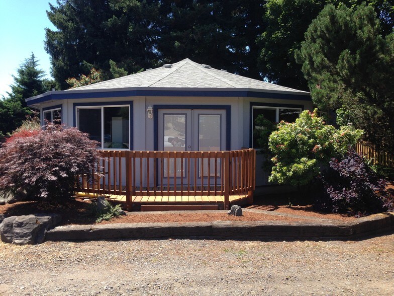 More Photos Of 1675 NE Hogan Dr, Gresham General Retail For Sale