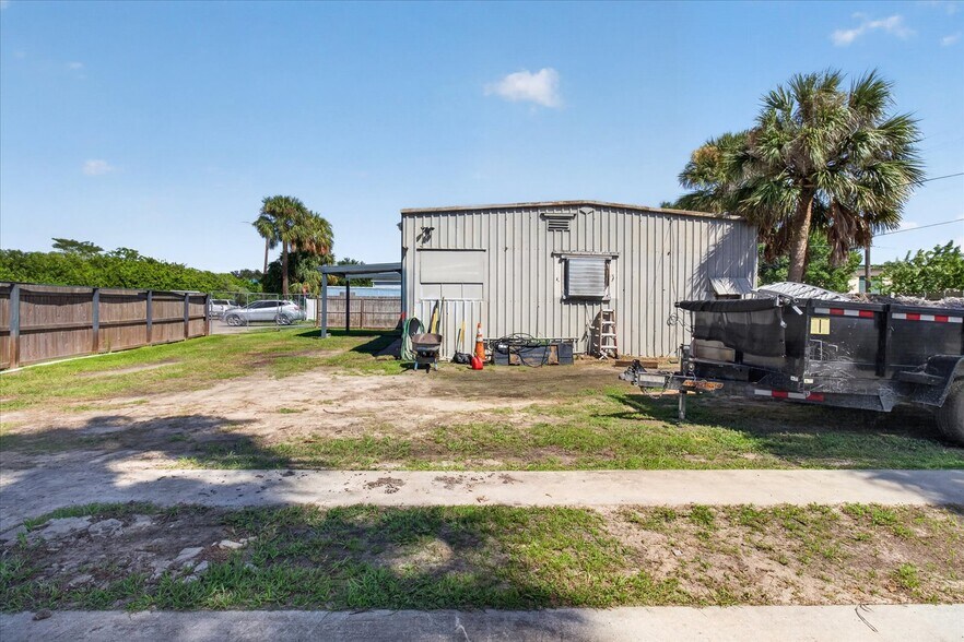 More Photos Of 5306 W Commerce St, Tampa Warehouse For Sale