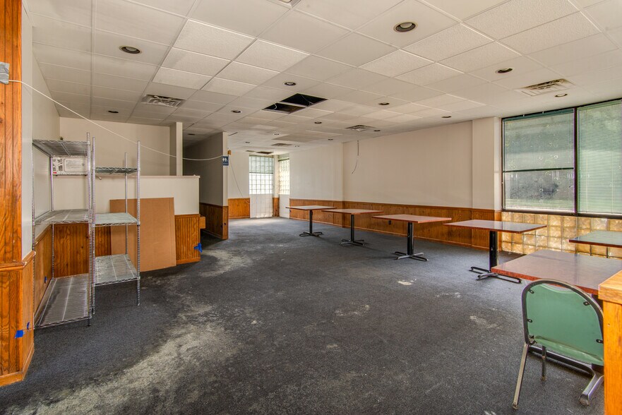 More Photos Of 1319 E Michigan Ave, Jackson Restaurant For Sale