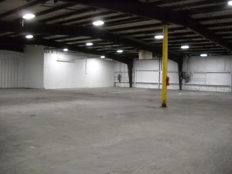 More Photos Of 3517 Century Blvd, Lakeland Warehouse For Lease