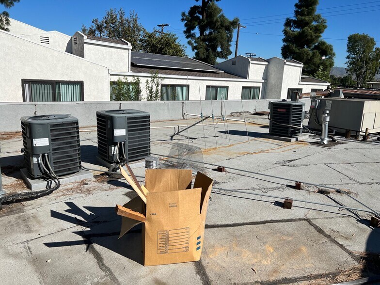 More Photos Of 9121 Woodman Ave, Arleta Storefront Retail Office For Sale