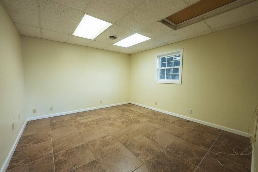 More Photos Of 690 N Franklin St, Christiansburg Office For Sale