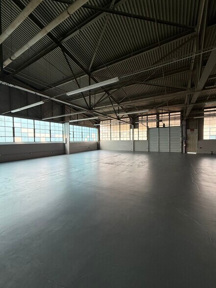 More Photos Of 911 15th St, Columbus Warehouse For Lease