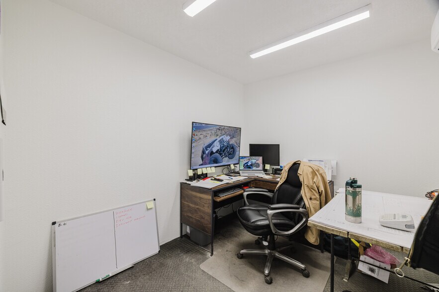 More Photos Of 1070 Silver St, Elko Manufacturing For Lease