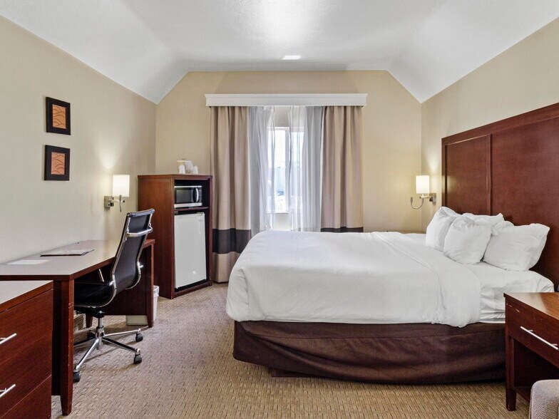 More Photos Of 2970 Idaho St, Elko Hotel For Sale