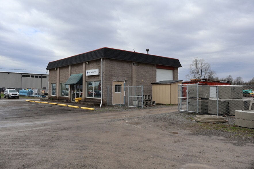 More Photos Of 1115 Niagara St N, Welland Service Station For Sale
