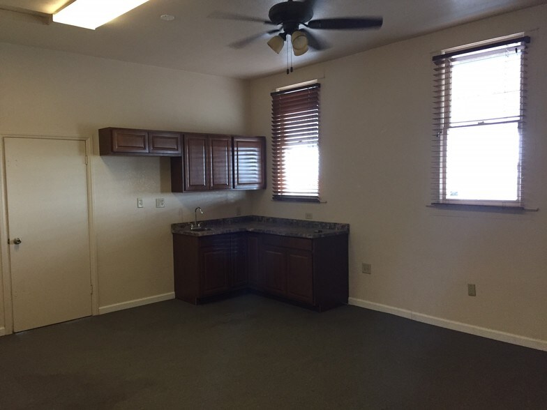 More Photos Of 18400 Highway 65, Bakersfield Warehouse For Lease