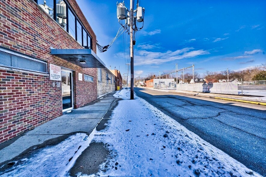 More Photos Of 651 S Martin Luther King Jr Ave, Waukegan Warehouse For Sale