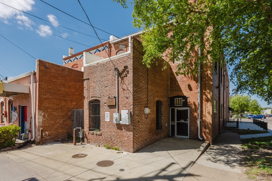 More Photos Of 1001 W Douglas Ave, Wichita Storefront For Sale