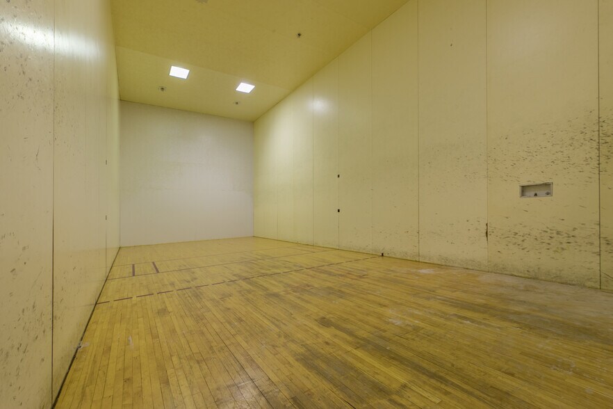 More Photos Of 450 State Route 34, Old Bridge Light Distribution For Sale