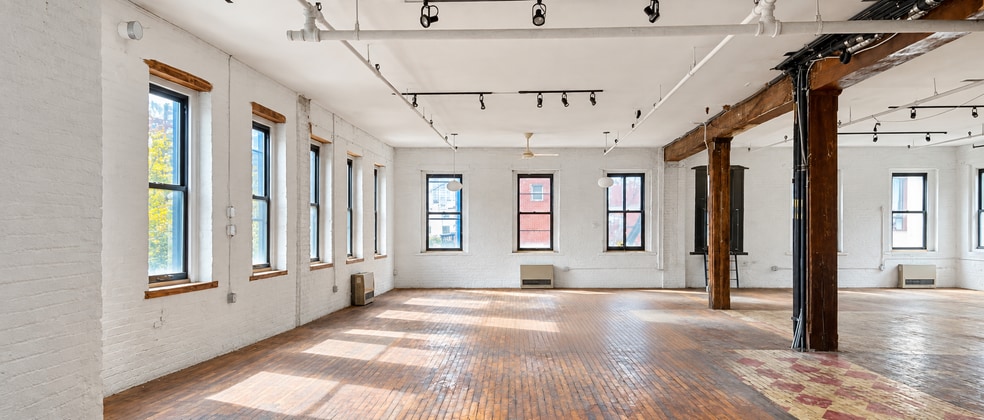 More Photos Of 235 Berry St, Brooklyn Apartments For Lease