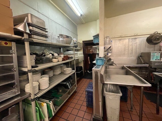More Photos Of 2222 Wilshire Blvd, Santa Monica Restaurant For Lease