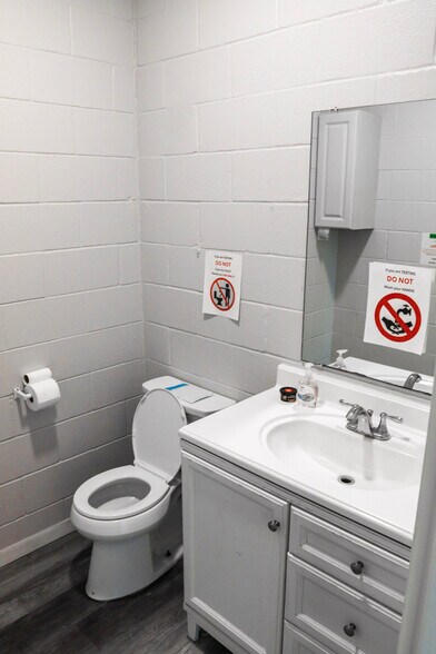 More Photos Of 36 Private Road 6245, Dayton Flex For Lease