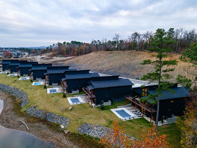 Primary Photo Of 215 Wayward Winds Rd, Hot Springs National Park Apartments For Sale