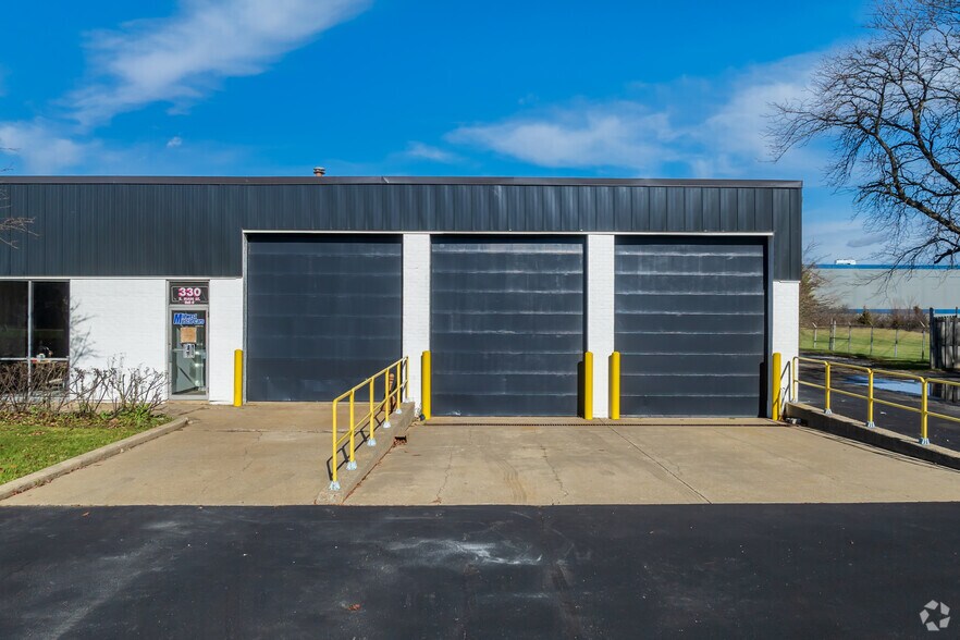 More Photos Of 330 E Route 22, Lake Zurich Warehouse For Lease