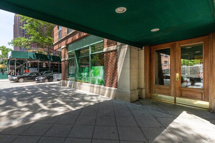 More Photos Of 110-112 Charles St, New York Apartments For Lease