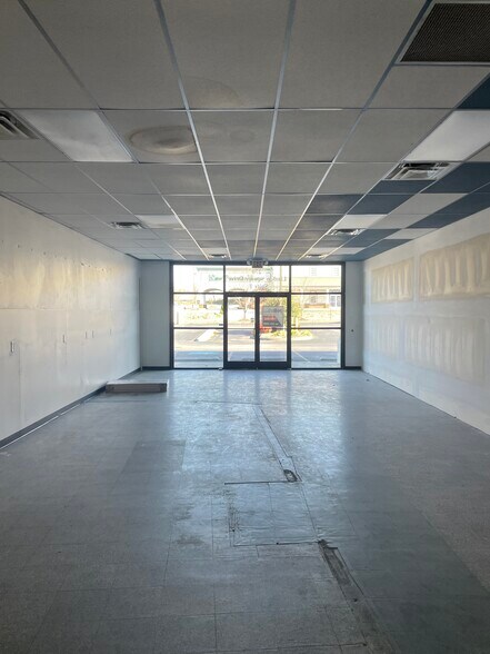 More Photos Of 100 Linden Square Dr, Bristol Unknown For Lease