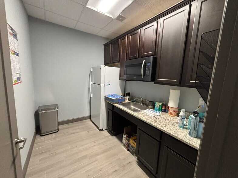 More Photos Of 8118 Fry Rd, Cypress Unknown For Lease