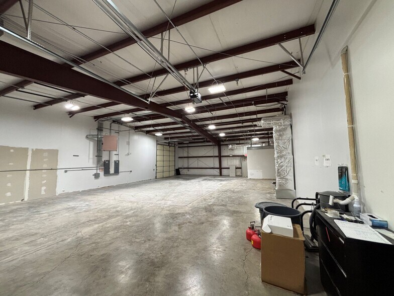 More Photos Of 2415 Ponderosa Dr, Lawrence Warehouse For Lease