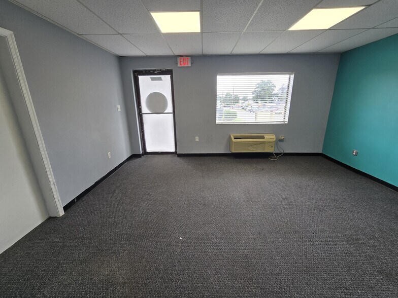 More Photos Of 6840 Atmore Dr, Richmond Flex For Lease