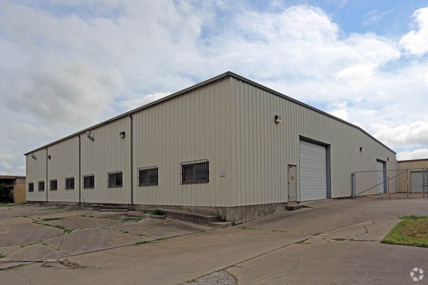 More Photos Of 301 W 44th St, Corpus Christi Manufacturing For Sale