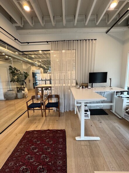 More Photos Of 4554 Forestdale Dr, Park City Showroom For Lease