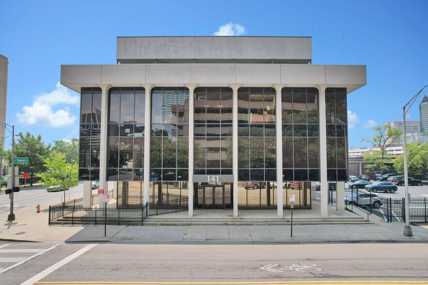 More Photos Of 141 E Town St, Columbus Office Residential For Lease