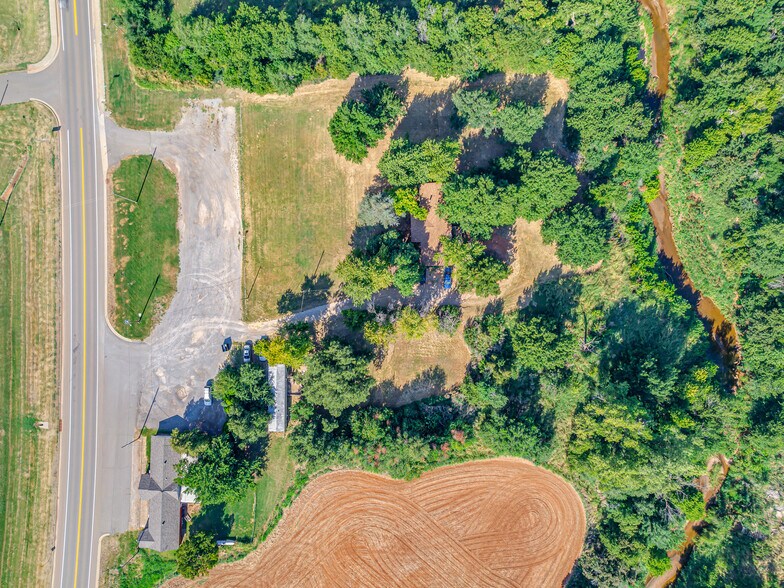 More Photos Of 16109 State Highway 33, Kingfisher Storefront Retail Office For Sale