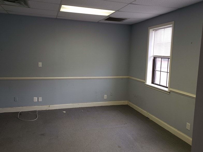 More Photos Of 301-321 Pinedge Dr, Berlin Unknown For Lease