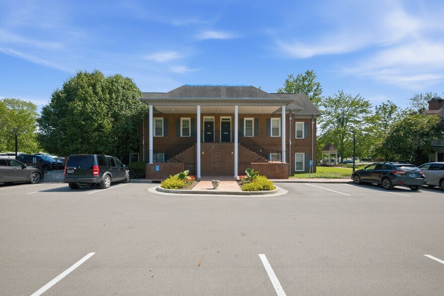 More Photos Of 5046 Thoroughbred Ln, Brentwood Loft Creative Space For Lease