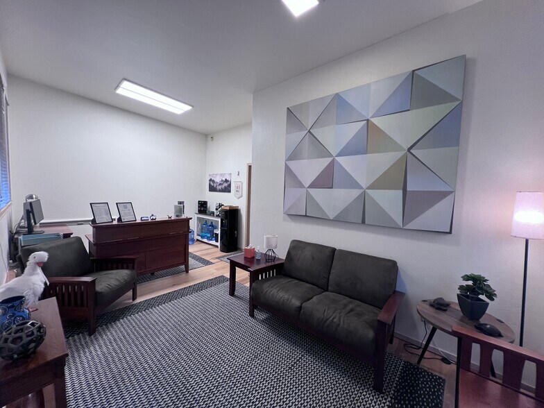 More Photos Of 7010 35th Ave NE, Seattle Office Residential For Lease