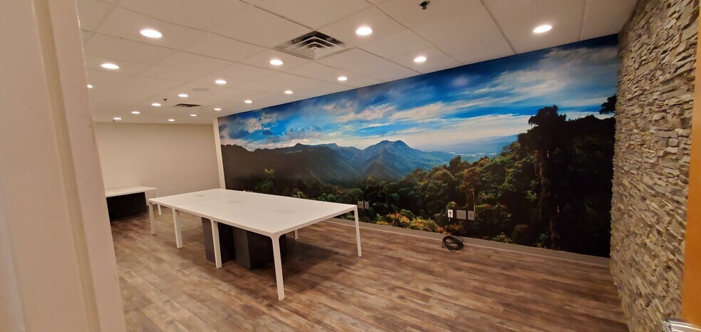 More Photos Of 95 James Way, Southampton Light Distribution For Sale