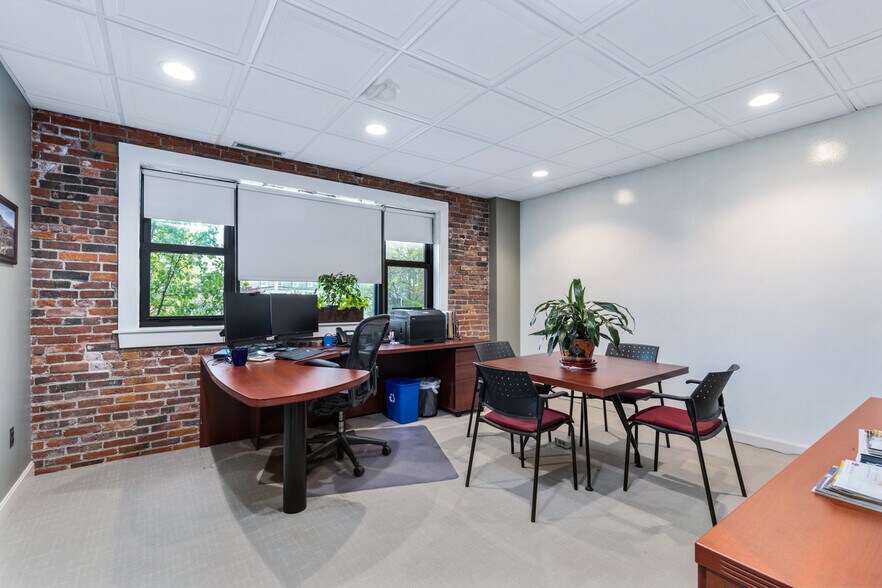 More Photos Of 1 Harris St, Newburyport Medical For Lease