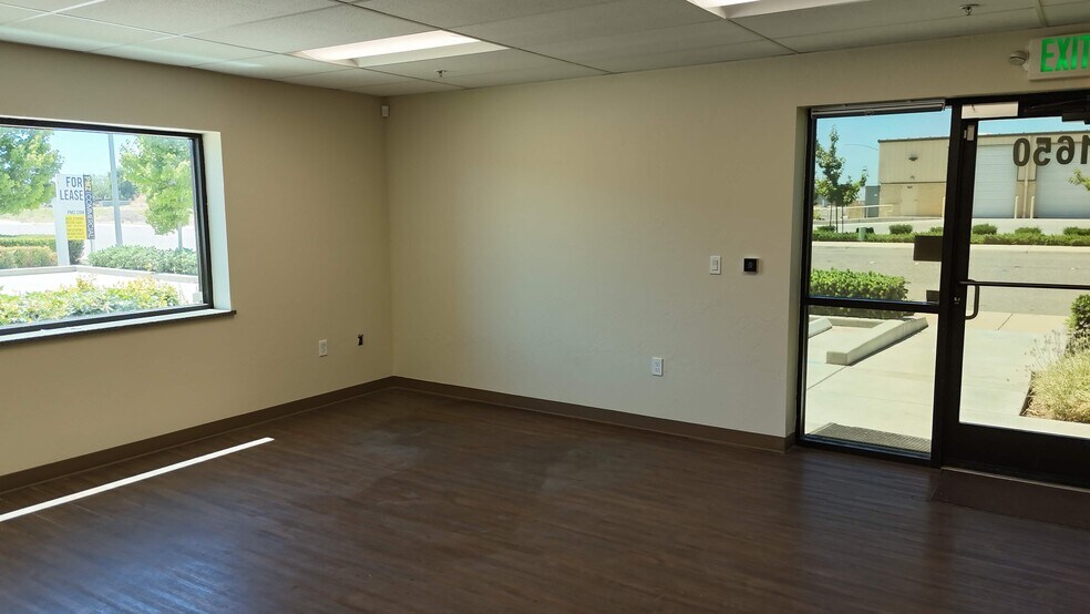 More Photos Of 1650 Olympic Dr, Turlock Warehouse For Lease