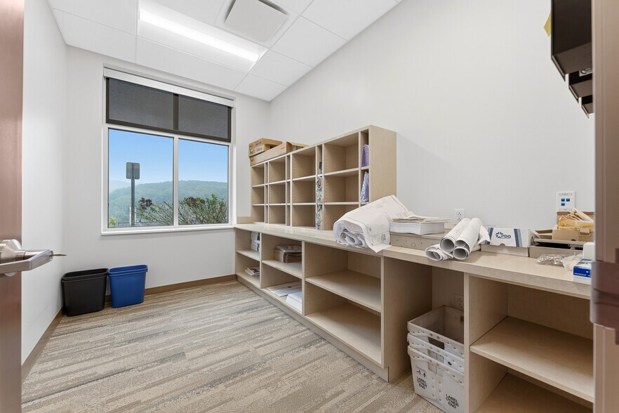 More Photos Of 423 Fortress Blvd, Morgantown Office For Sale