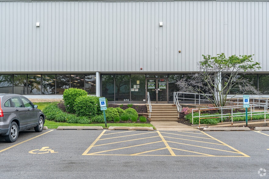 More Photos Of 971-991 Supreme Dr, Bensenville Warehouse For Lease