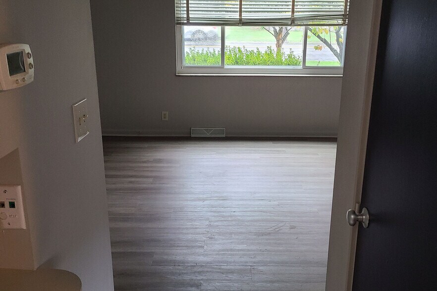 More Photos Of 2701-2709 Washington ave, Evansville Office For Sale