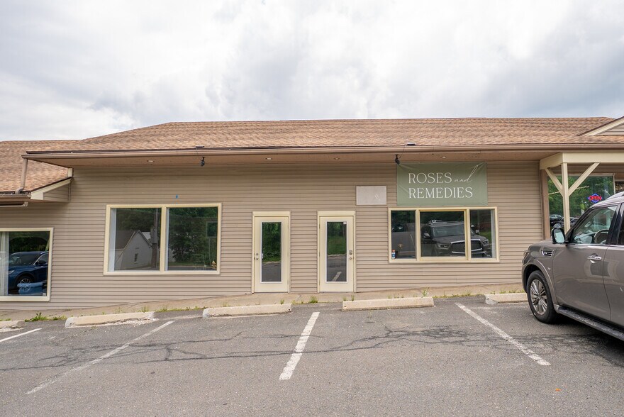 More Photos Of 535 College Hwy, Southwick Freestanding For Lease