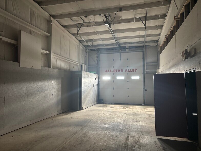 More Photos Of 121 Target Industrial Cir, Bangor Warehouse For Lease