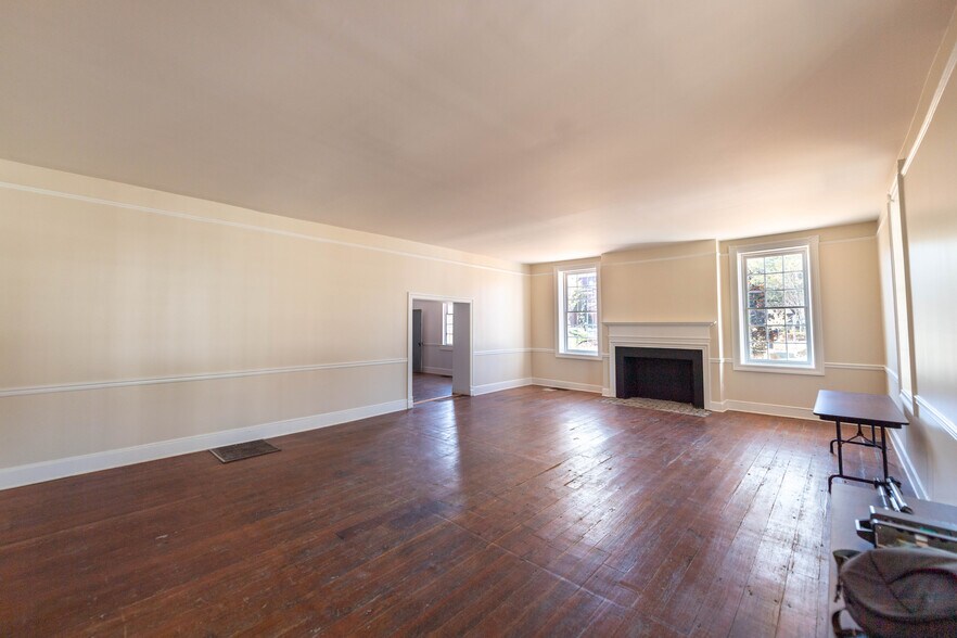 More Photos Of 115 S Jackson St, Salisbury Restaurant For Lease