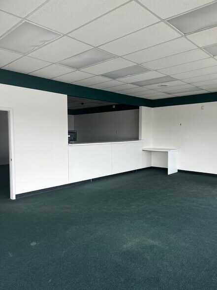 More Photos Of 3857 24th Ave, Fort Gratiot Storefront For Lease