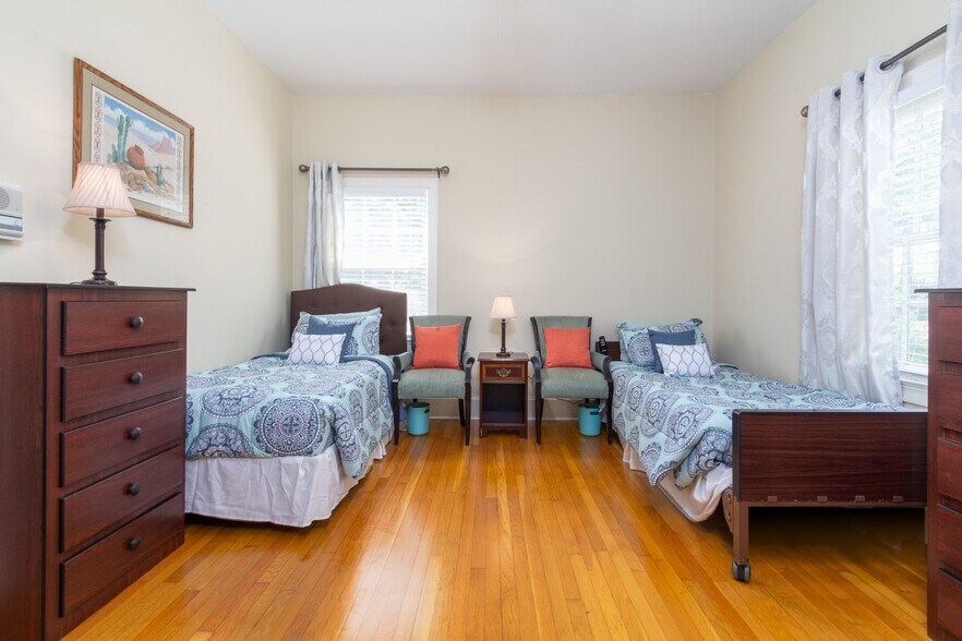 More Photos Of 173 S Lee St, Forsyth Assisted Living For Lease