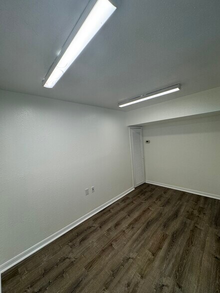 More Photos Of 2655 6th Ave S, Saint Petersburg Manufacturing For Lease