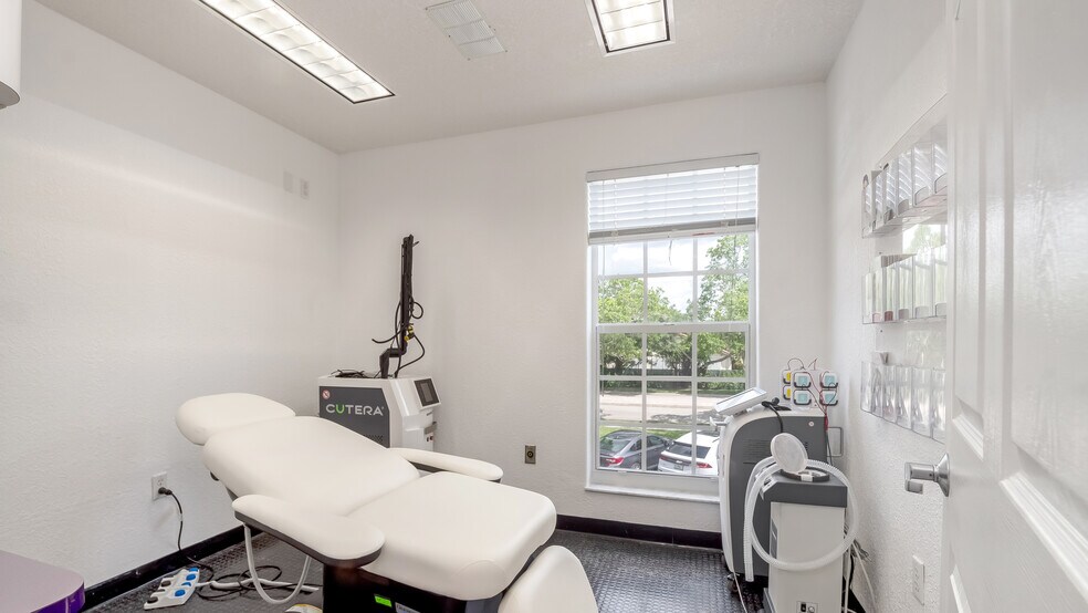 More Photos Of 7777 N University Dr, Tamarac Medical For Sale