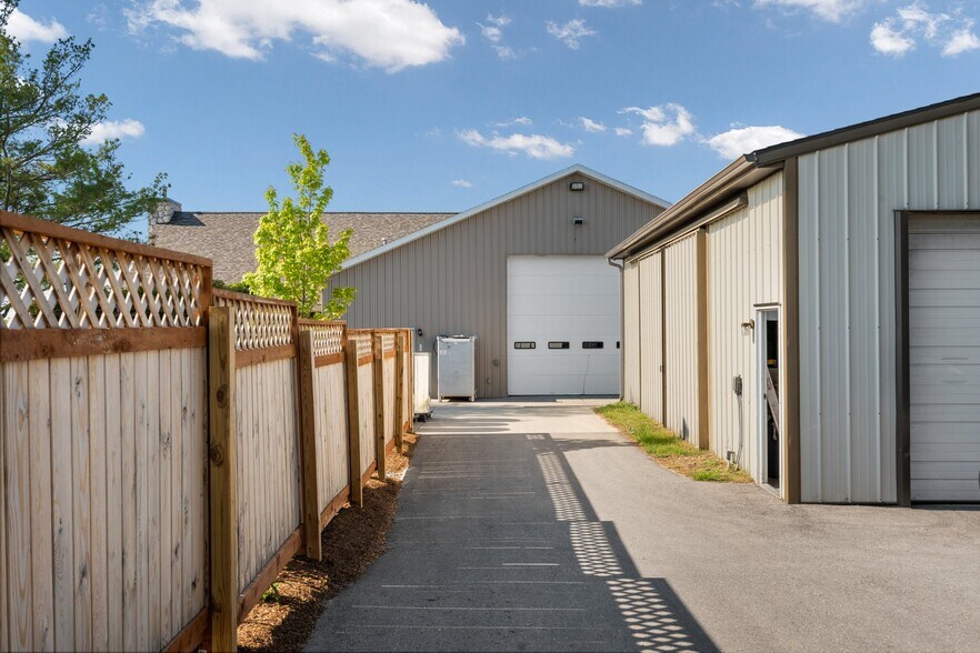 More Photos Of 10343 E Hilltop Rd, Suttons Bay Winery Vineyard For Sale