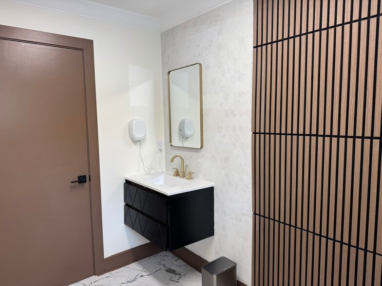 More Photos Of 8421 Baymeadows Way, Jacksonville Loft Creative Space For Lease