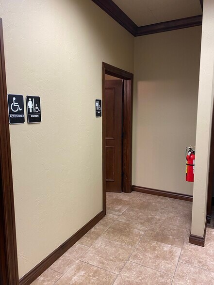 More Photos Of 307 E Danforth Rd, Edmond Office Residential For Sale