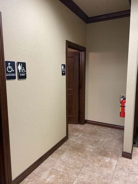 More Photos Of 307 E Danforth Rd, Edmond Office Residential For Sale