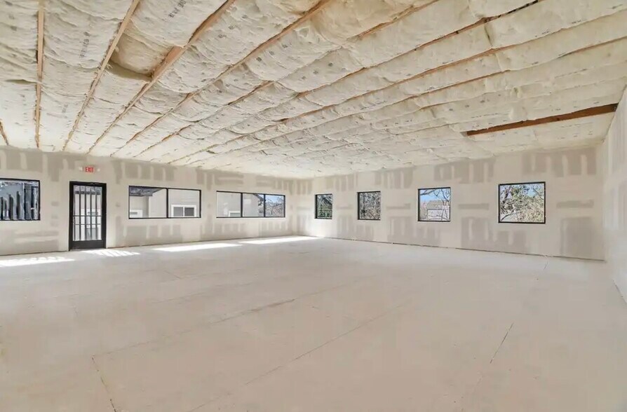 More Photos Of 6815 N Main St, Houston Unknown For Lease